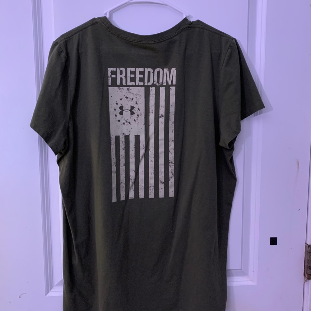 Under armour women’s freedom flag shirt